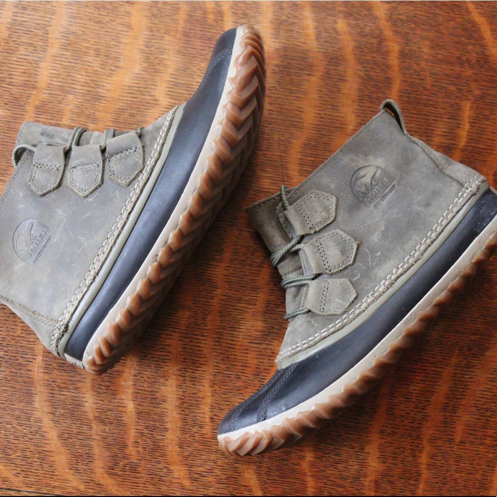 Sorel Out N About Leather Duck Boots